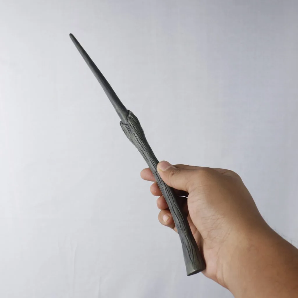 Bellatrix Lestrange Wand in hand