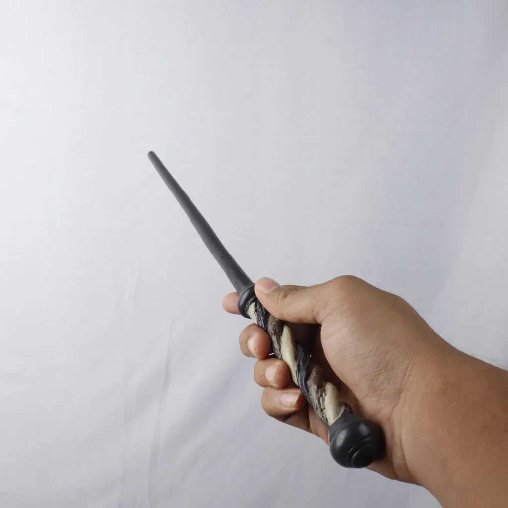 Alecto Carrow’ Wand in hand
